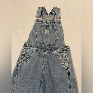 Levis Vintage Overalls Size S Straight Leg
Relaxed Fit